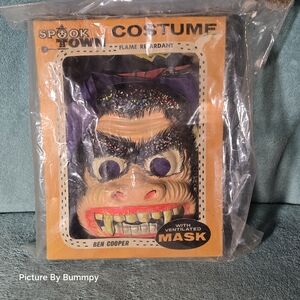 Vintage Ben Cooper Spook Town Gorilla mask in its original box. SEE PICS.